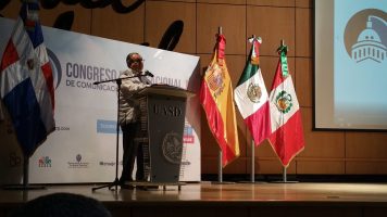  Julio Hazim en el Congreso Internacional de Comunicación Politica