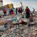 La solidaridad que mueve escombros y rescata niños en México