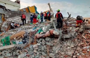 La solidaridad que mueve escombros y rescata niños en México
