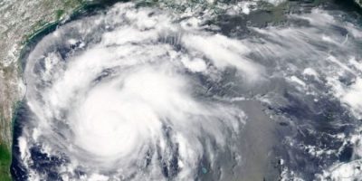 Irma se mantiene como un poderoso huracán de categoría 3 rumbo al Caribe