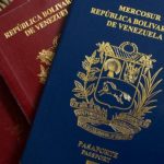 Por qué el gobierno venezolano prorroga por dos años los pasaportes vencidos