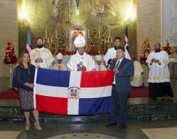 Dominicanos celebran en PR misa mancomunada honor Virgen de la Altagracia.