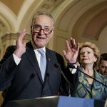 Chuck Schumer, líder demócrata del Senado, retira la oferta que le hizo a Trump de financiar su muro a cambio de DACA