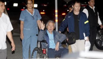 Alberto Fujimori abandona el hospital luego de que el presidente peruano lo indultara en las Navidades