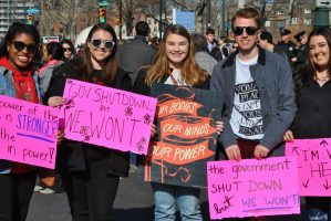 Miles de mujeres marcharon en Filadelfia por igualdad de derechos civiles