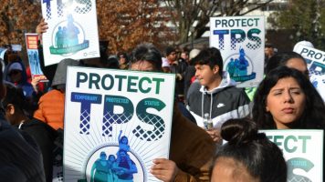 Día crucial para la comunidad salvadoreña en EEUU: el Gobierno anuncia este lunes si prorroga el TPS