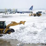 Tormenta invernal causa retrasos a más de 8,000 vuelos en todo el país