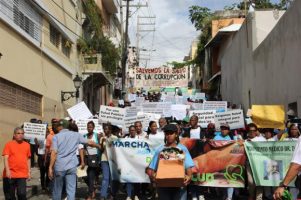 Dominicanos marchan para denunciar crisis hospitalaria en el país
