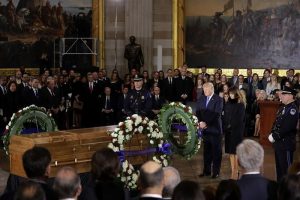 Estados Unidos despide con honores al reverendo Billy Graham