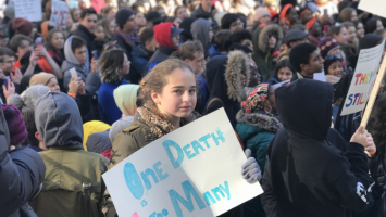 Miles de estudiantes marcharon hoy en Filadelfia contra las armas de fuego