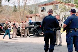 Toma de rehenes en hogar de veteranos en California concluye con el atacante y sus tres rehenes muertos