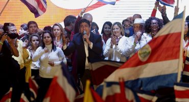 Costa Rica apuesta por la continuidad y evita dar el poder al líder evangélico