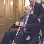 Criollos NY oran por salud senador McCain; defensor hispanos en EEUU