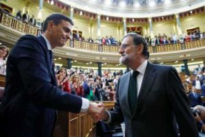 El socialista Pedro Sánchez tumba a Rajoy tras la corrupción en el PP y se convierte en nuevo presidente de España