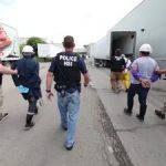 Arrestan a 146 inmigrantes indocumentados en una redada masiva en procesadora de carne en Ohio
