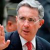El expresidente Uribe renuncia a su escaño tras ser acusado por soborno y corrupción
