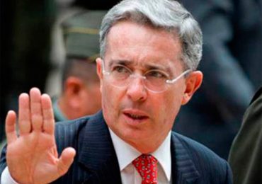 El expresidente colombiano Álvaro Uribe a prisión domiciliaria