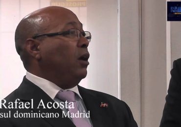Cónsul dominicano en Madrid visita comunidad de sus paisanos
