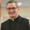 Sacerdote católico de Allentown enfrenta cargos por tocar y enviar fotos desnudo a menor