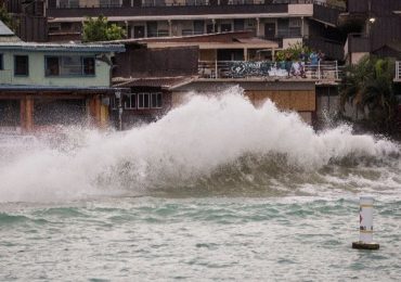 El huracán Lane deja lluvias torrenciales y deslizamientos de tierra en su avance hacia Hawaii