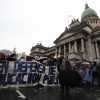 La crisis económica en Argentina acorrala a Mauricio Macri
