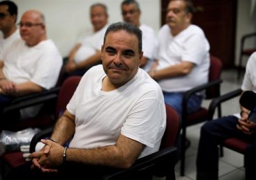 Expresidente salvadoreño condenado a 10 años de cárcel