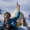 “Dejen de esconderse tras artículos anónimos e invoquen la enmienda 25”: el llamado de Warren a los funcionarios críticos de Trump