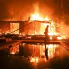 Son ya 77 los muertos por los incendios en California y cientos continúan desaparecidos