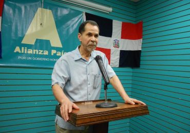 Partido Alianza País sostiene Fuerza del Pueblo no puede heredar himno del 14 de Junio