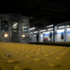 Buen samaritano salva mujer de lanzarse al ferrocarril del tren en Filadelfia