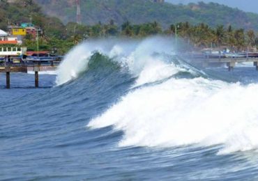 Emiten alerta de tsunami tras fuerte terremoto frente a la costa de El Salvador