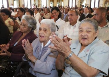 Población dominicana cada vez más viejos