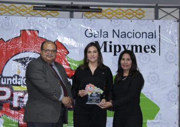 Precandidata presidencial PLD Maritza Hernández participa en Gala Mipymes