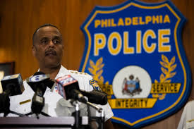 Comisionado policial de Filadelfia renuncia al cargo en medio de acoso sexual, discriminación racial y tiroteo a policías