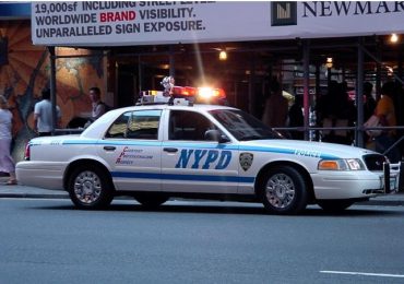 Atacan a balazos patrulla policial en Brooklyn