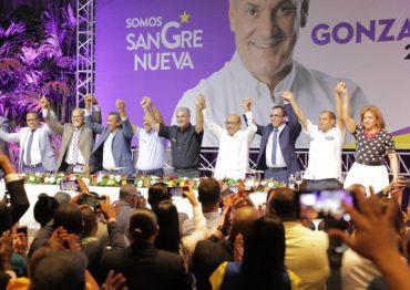 El pleno del gabinete del gobierno se integra a campaña por Gonzalo Castillo