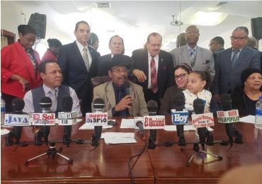 Ministros hispanos socorren familia niña salvó milagrosamente del tren NY