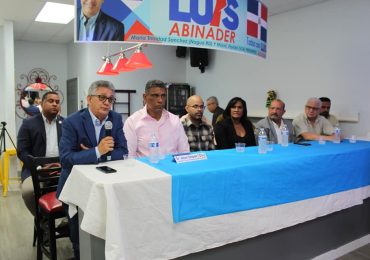 Chu Vásquez juramenta en Miami a cientos de simpatizantes de Luis Abinader.