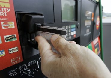 Autoridades NJ advierten sobre fraude tarjetas de débito en gasolineras