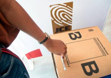 Cataloga de inconstitucional voto arrastre en el exterior