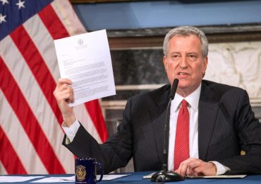 Alcalde NY retrasó despido 22 mil trabajadores de la ciudad