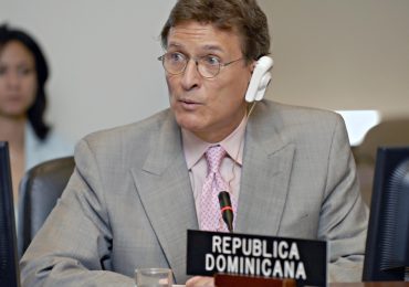 Nuevo Canciller Roberto Álvarez denuncia promoción de 57 diplomáticos a pocos días del traspaso de mando