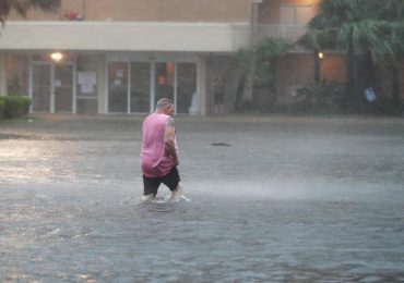 Sally tocó tierra en Alabama como huracán categoría 2; se pronostican “inundaciones históricas”