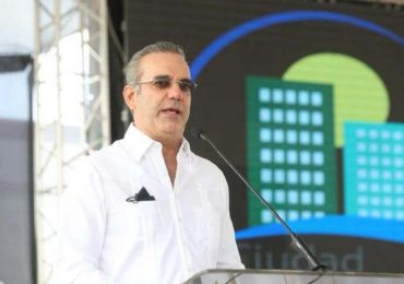 El presidente dominicano Luis Abinader explica plan de viviendas