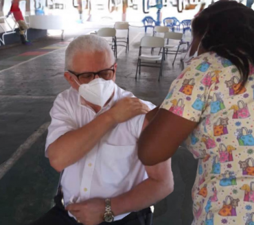 Diputado Ramon Ceballo se vacuna contra el COVID