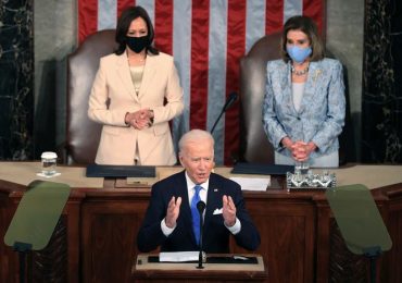 Con un discurso pausado pero combativo, Biden intenta proyectar desde el Congreso el futuro postpandemia