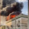 Mueren tres bomberos en incendio Casa Mora en la Vega