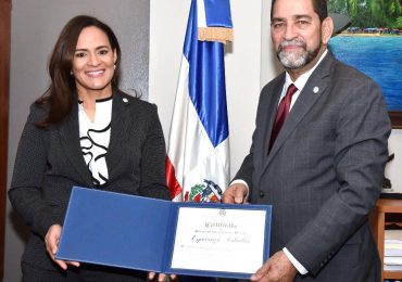 Consulado dominicano reconoce periodista dominicana Esperanza Ceballos