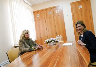 Jill Biden realiza una visita inesperada a Ucrania el Día de las Madres y se reúne con Olena Zelenska